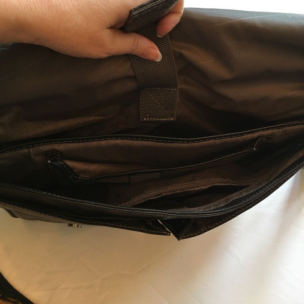 KENNETH COLE Reaction Satchel! - Picture 6 of 9